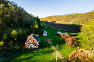 Morray Creek home for sale at 6666  Sand Hill Rd in Pulaski Wisconsin