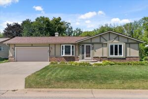 Silver Creek home for sale at 1208  Amber Ln in Watertown Wisconsin