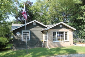 Bohners Lake home for sale at 7945  Greendale Ave in Burlington Wisconsin