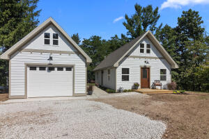 Lauderdale Lakes home for sale at W5834  Mariner Hills Ct in La Grange Wisconsin