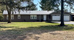 Rock River home for sale at 1429  Oconomowoc Ave in Watertown Wisconsin