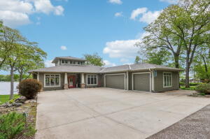 Lake Sinissippi home for sale at N5112 E Water St in Hubbard Wisconsin