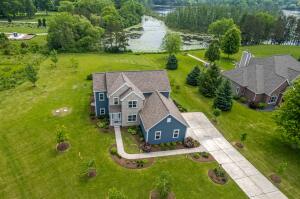 Tamarack Lake home for sale at W356N6752 E Stonewood Dr in Oconomowoc Wisconsin
