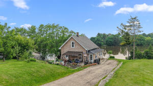 Rock River home for sale at 21 S Elm St in Kekoskee Wisconsin