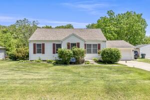 Municipal Water home for sale at 7015  Cliffside Dr in Caledonia Wisconsin