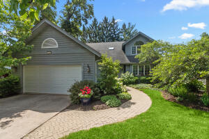 Lake Geneva home for sale at 1554  Orchard Ln in Lake Geneva Wisconsin