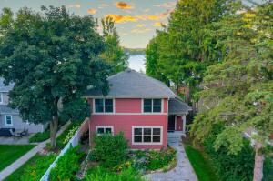 Okauchee home for sale at W352N6080  Bauers Ln in Oconomowoc Wisconsin