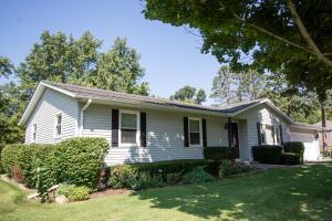 Como home for sale at N3447  Walnut Rd in Geneva Wisconsin