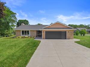 Lake Brittany home for sale at S76W12739  Cambridge Ct in Muskego Wisconsin