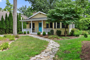 Geneva Lake home for sale at 5  Garfield Pkwy in Williams Bay Wisconsin