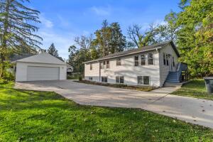 Como home for sale at N3199  Hickory Rd in Geneva Wisconsin