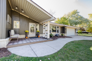 Pewaukee Lake home for sale at N28W26587  Miami Dr in Pewaukee Wisconsin