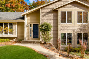 Upper Nashotah home for sale at 34352  Valley Rd in Delafield Wisconsin