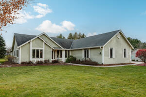 Nagawicka home for sale at N41W32881  Neptune Bight - in Nashotah Wisconsin