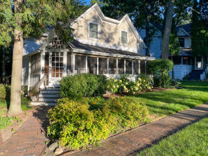 Geneva home for sale at 776 S Lakeshore Dr R in Fontana Wisconsin