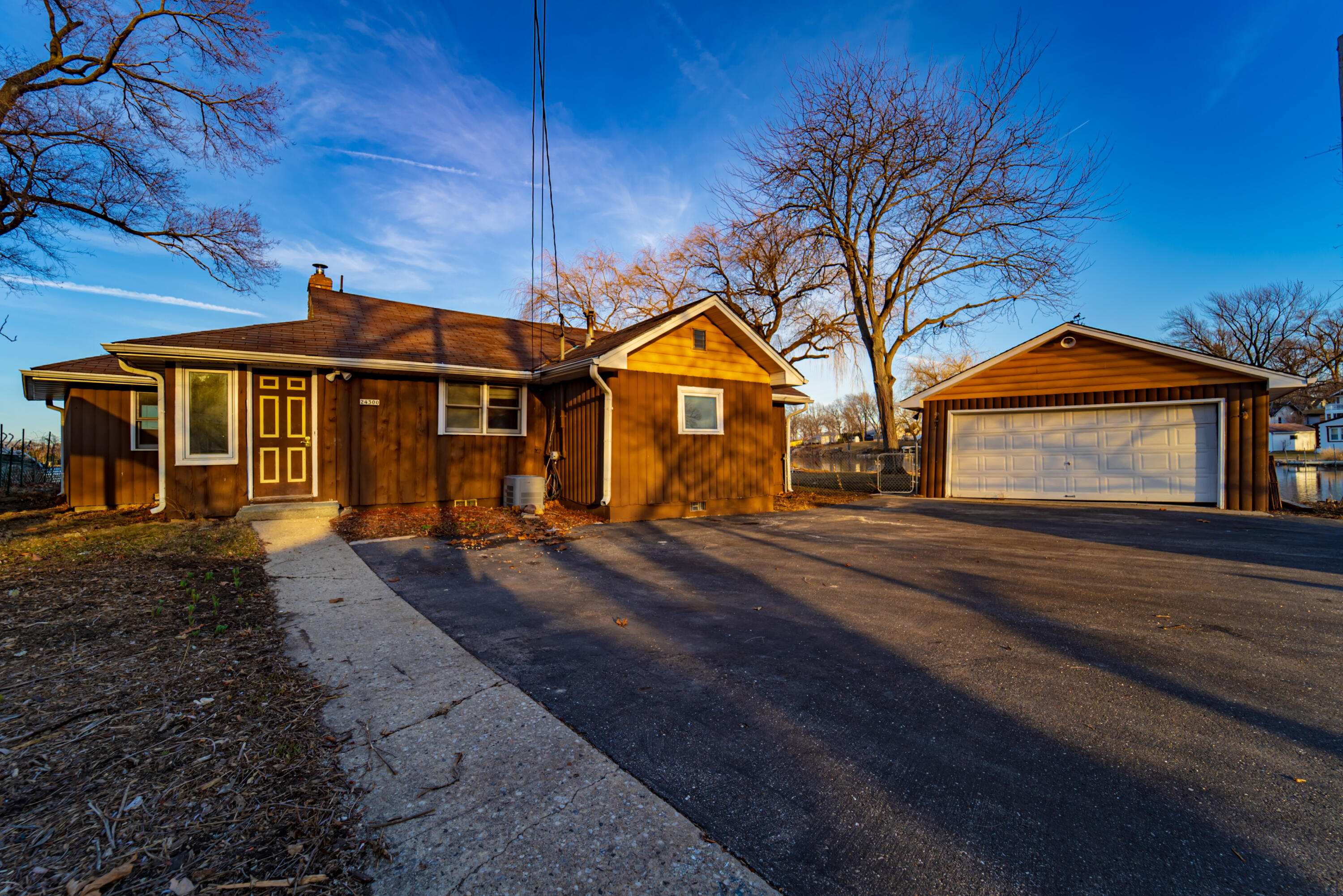 Wisconsin Lake Home for sale (MLS#: 1784203) at 24300  72nd St, in Paddock Lake, Wisconsin. (4 of 12)