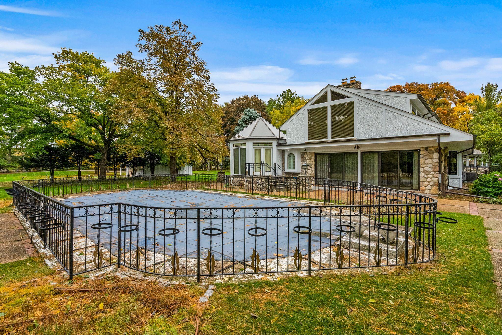 Wisconsin Lake Home for sale (MLS#: 1855934) at 4886 N Hewitts Point Rd, in Oconomowoc Lake, Wisconsin. (25 of 32)