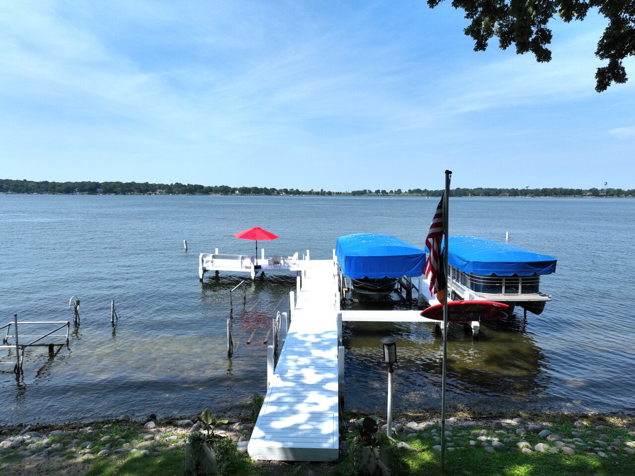 Wisconsin Lake Home for sale (MLS#: 1869525) at 1811  South Shore Dr, in Delavan, Wisconsin. (16 of 66)