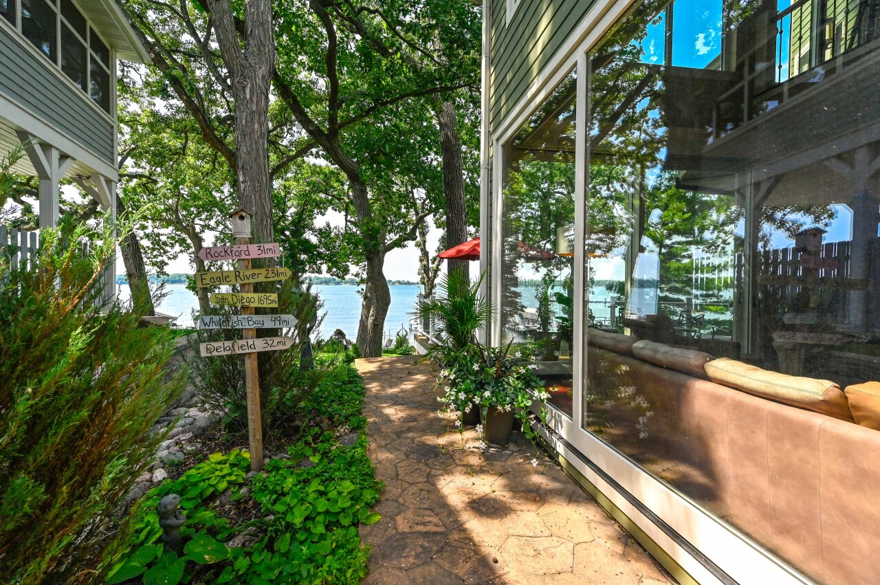 Wisconsin Lake Home for sale (MLS#: 1869525) at 1811  South Shore Dr, in Delavan, Wisconsin. (53 of 66)