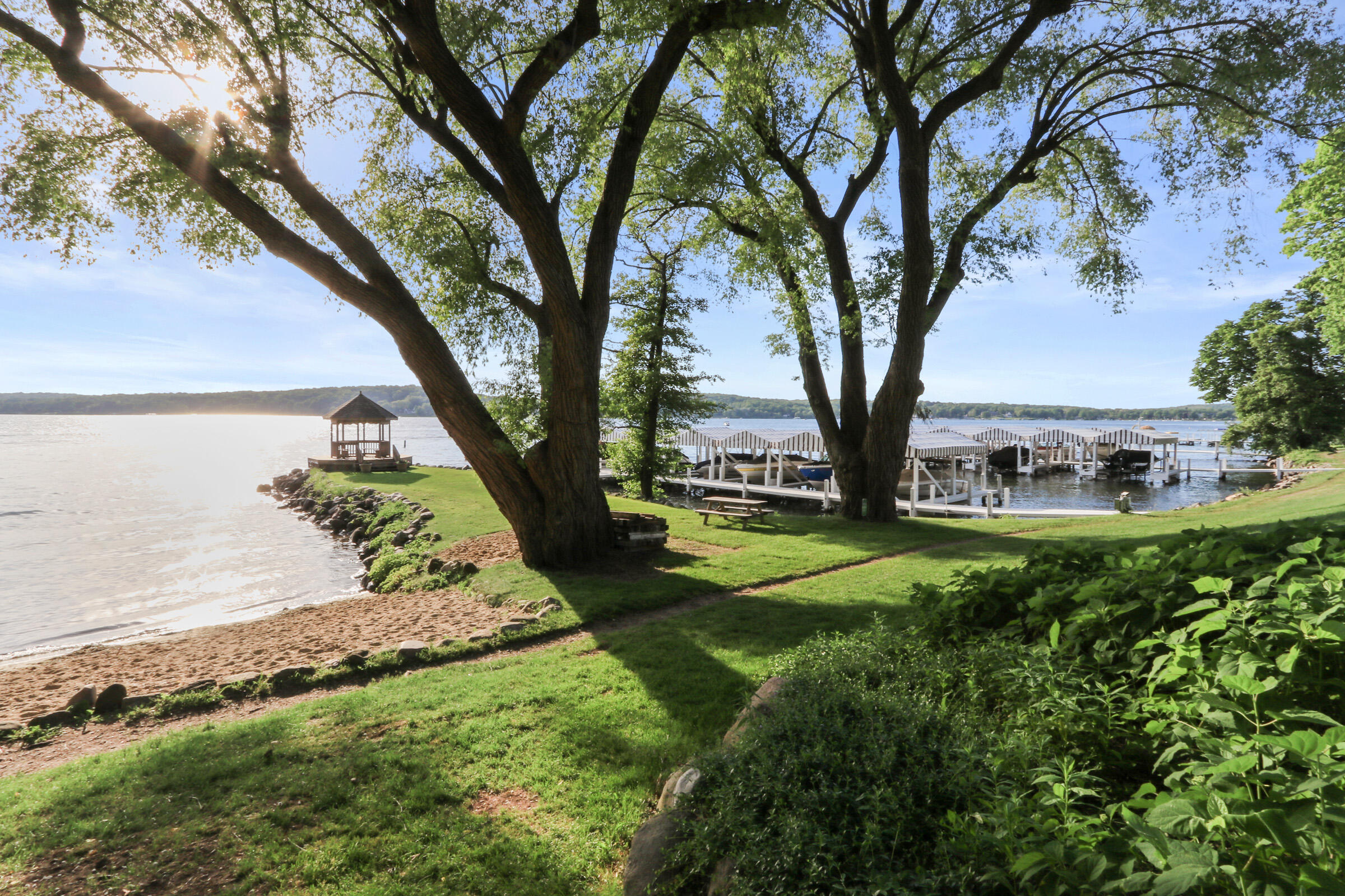 Wisconsin Lake Home for sale (MLS#: 1869708) at 1120 S Lake Shore Dr 33, in Lake Geneva, Wisconsin. (38 of 46)