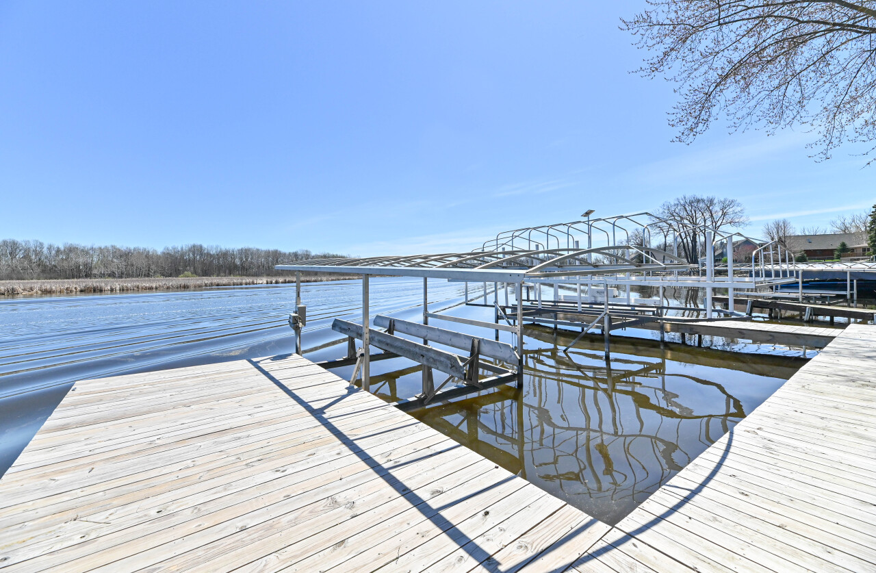 Wisconsin Lake Home for sale (MLS#: 1871569) at 5725 E Peninsula Dr, in Waterford, Wisconsin. (5 of 34)