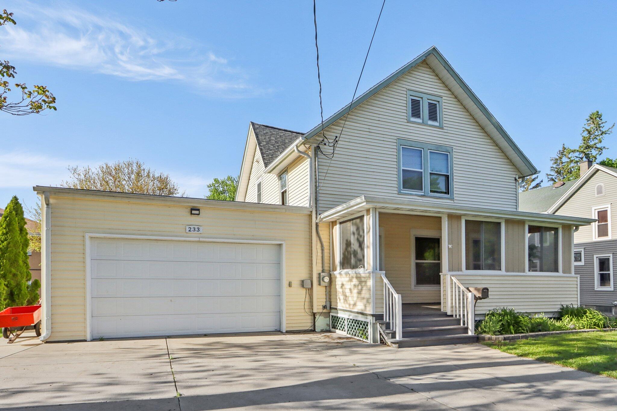 Wisconsin Lake Home for sale (MLS#: 1872061) at 233 S Water St, in Fort Atkinson, Wisconsin. (5 of 50)