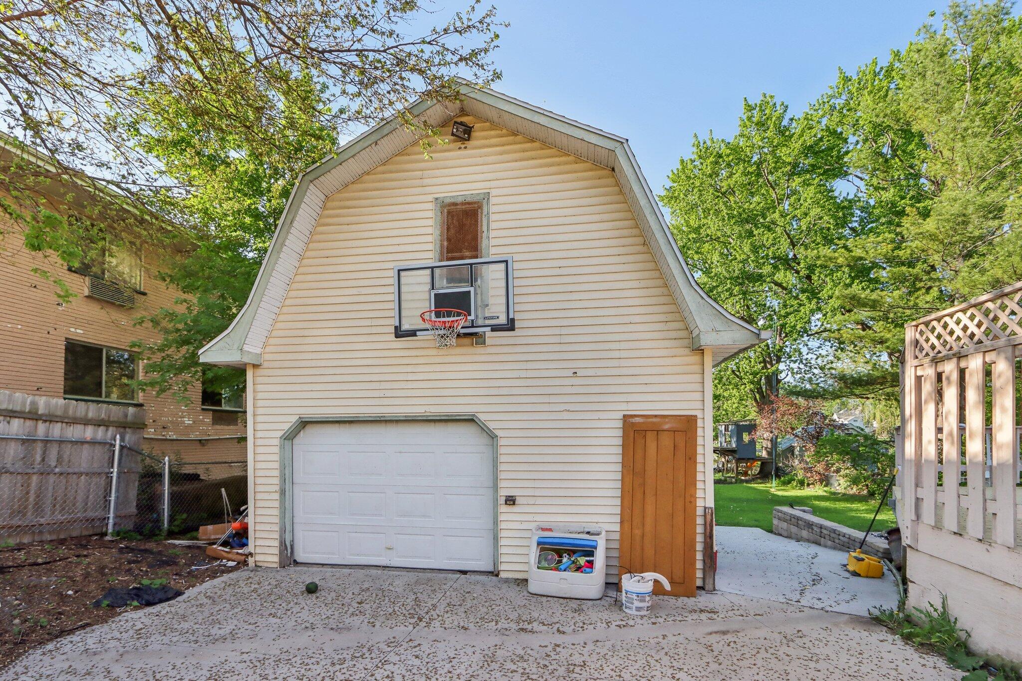 Wisconsin Lake Home for sale (MLS#: 1872061) at 233 S Water St, in Fort Atkinson, Wisconsin. (6 of 50)