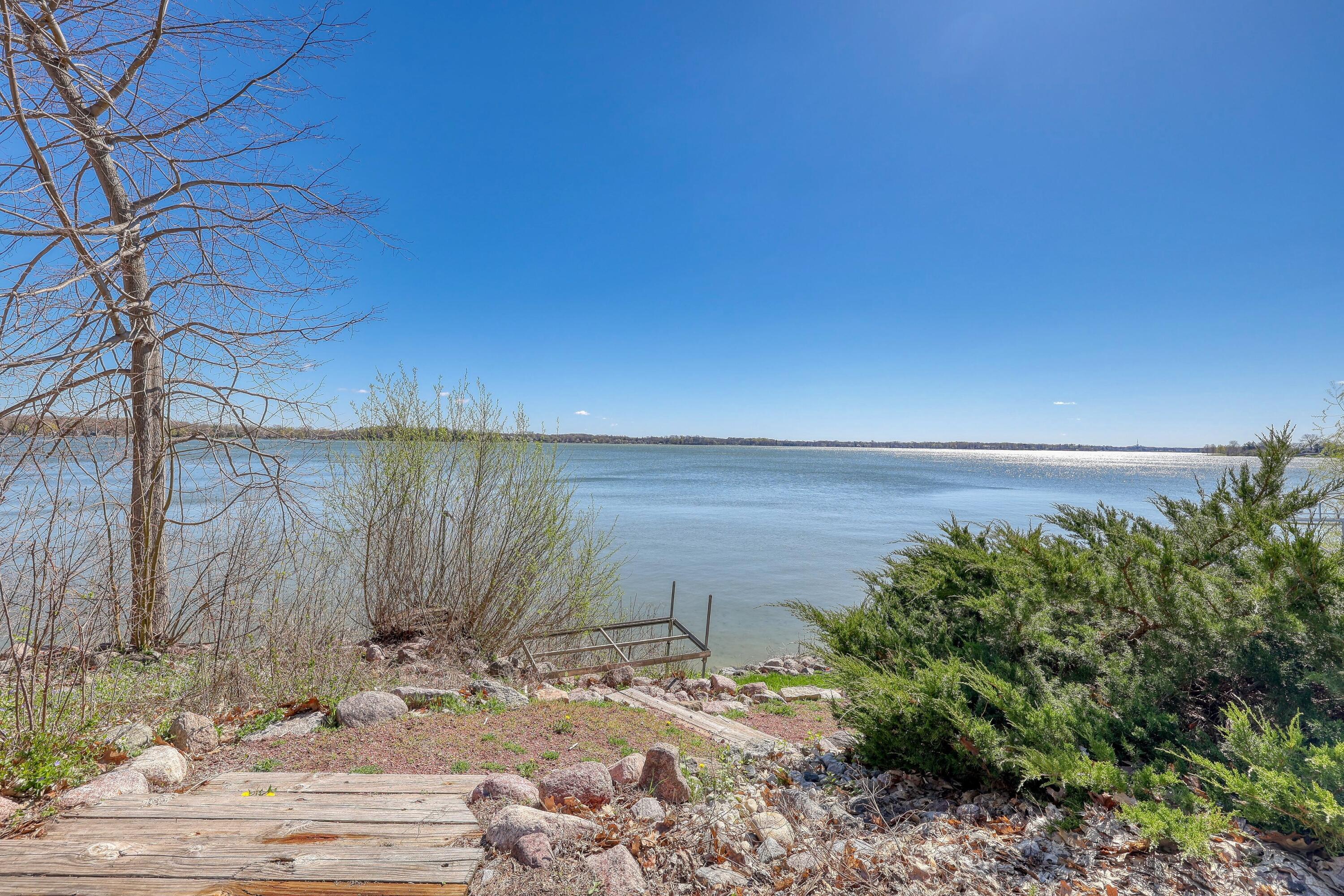 Wisconsin Lake Home for sale (MLS#: 1872082) at 618  Lac La Belle Dr, in Lac La Belle, Wisconsin. (3 of 39)