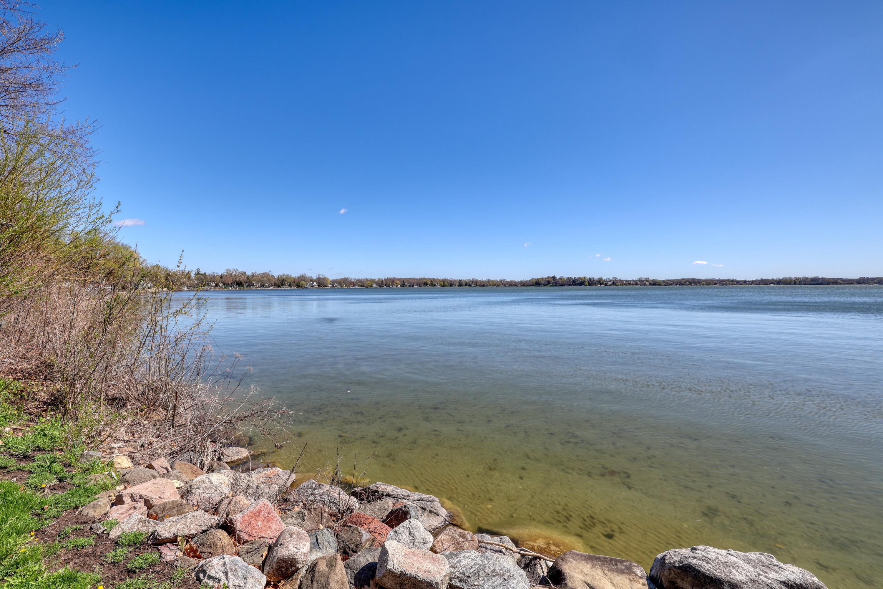 Wisconsin Lake Home for sale (MLS#: 1872082) at 618  Lac La Belle Dr, in Lac La Belle, Wisconsin. (35 of 39)