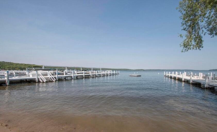 Wisconsin Lake Home for sale (MLS#: 1874951) at 1023  Tarrant Dr, in Fontana, Wisconsin. (4 of 46)