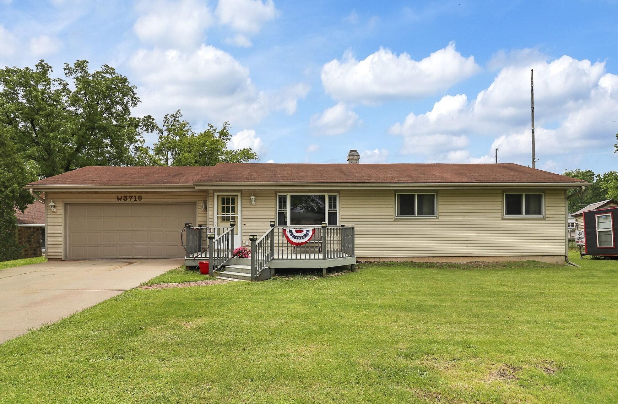 Wisconsin Lake Home for sale (MLS#: 1876514) at W3719  Springfield Rd, in Geneva, Wisconsin. (1 of 31)