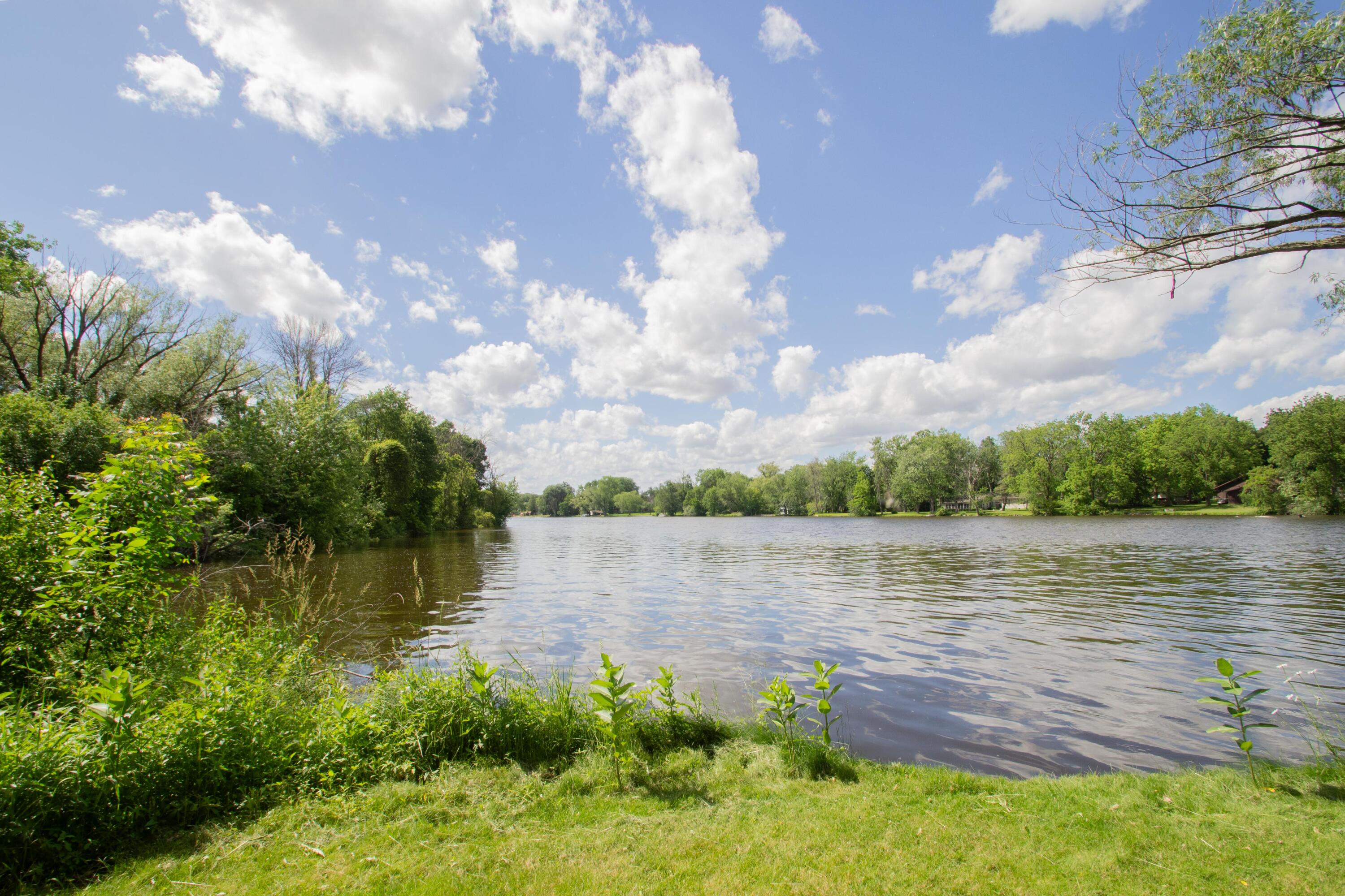 Wisconsin Lake Home for sale (MLS#: 1878481) at 402  Riverwood Ct, in Watertown, Wisconsin. (6 of 34)