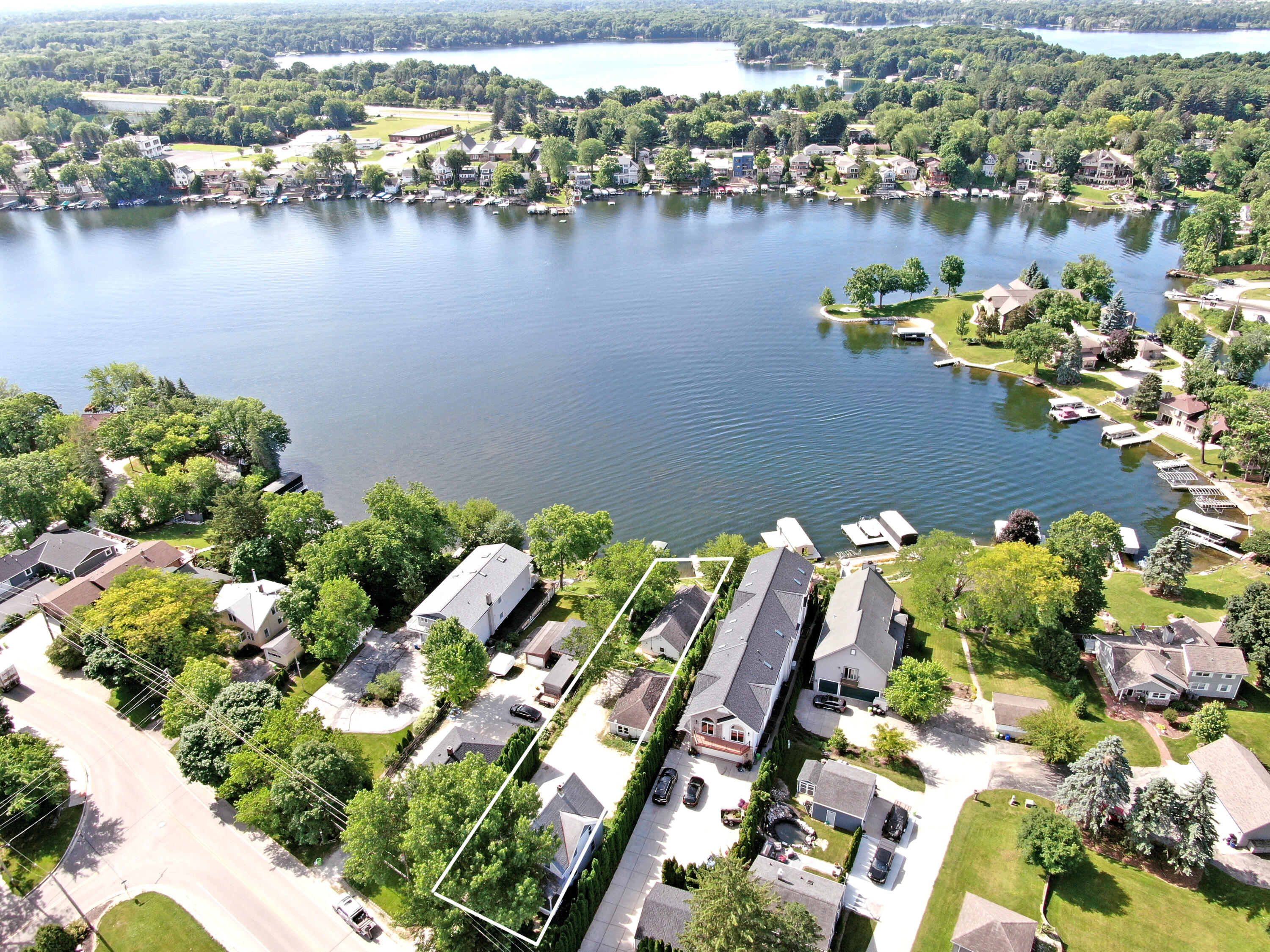 Wisconsin Lake Home for sale (MLS#: 1879681) at N52W35319 W Lake Dr, in Oconomowoc, Wisconsin. (1 of 19)