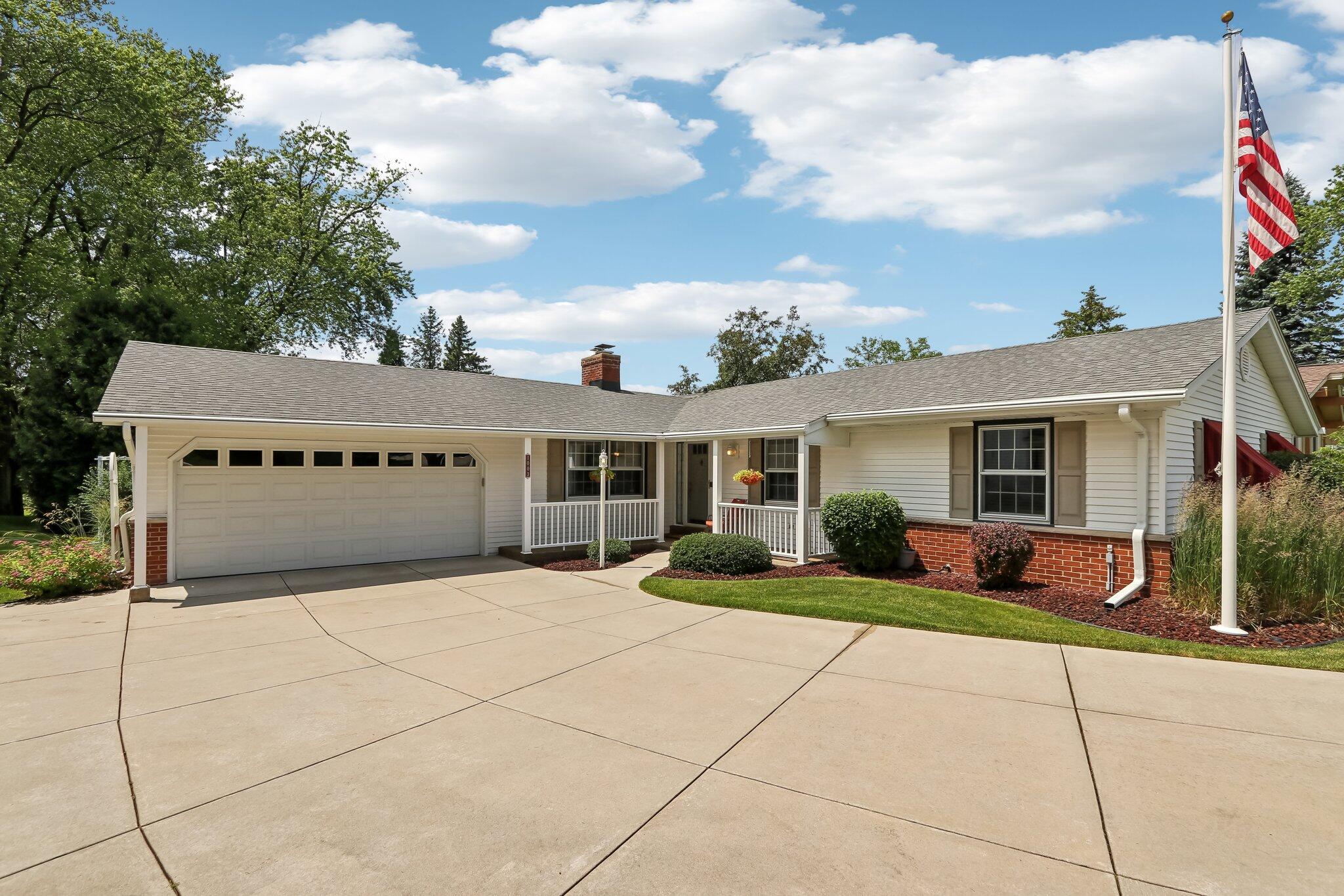 Wisconsin Lake Home for sale (MLS#: 1880846) at 1003  17th Ave, in Grafton, Wisconsin. (1 of 32)