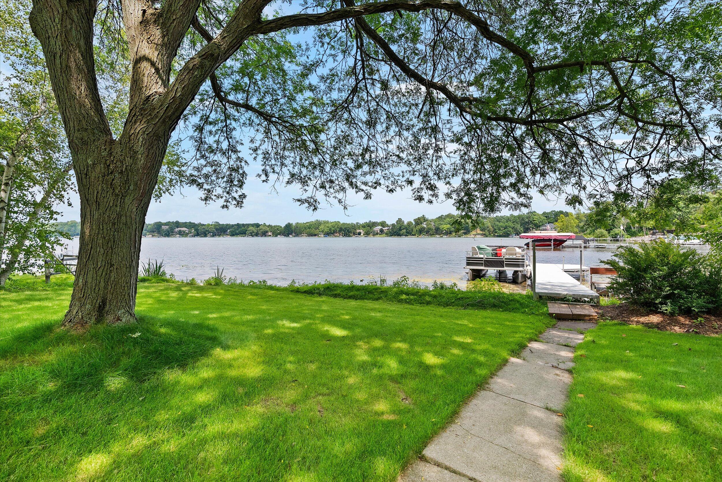 Wisconsin Lake Home for sale (MLS#: 1880921) at 5250  Road 2 -, in West Bend, Wisconsin. (9 of 45)