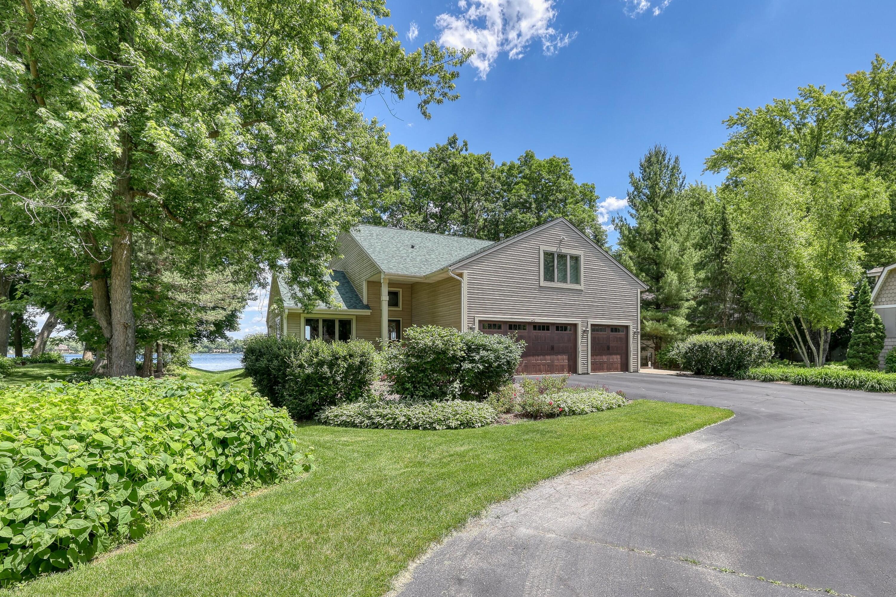 Wisconsin Lake Home for sale (MLS#: 1880952) at 420 S Golden Lake Ln, in Summit, Wisconsin. (3 of 62)