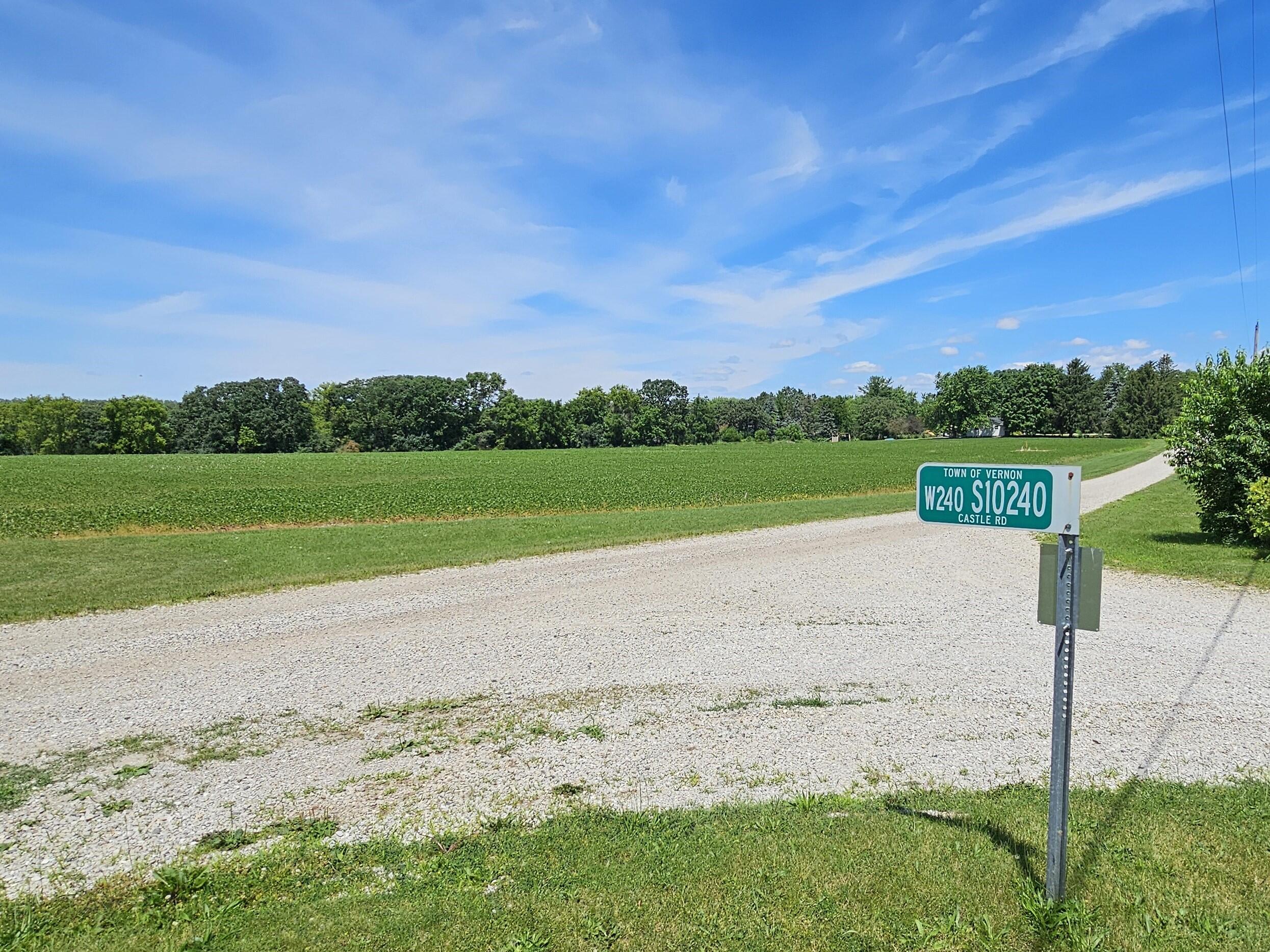 Wisconsin Lake Home for sale (MLS#: 1881339) at W240S10240  Castle Rd, in Vernon, Wisconsin. (6 of 34)