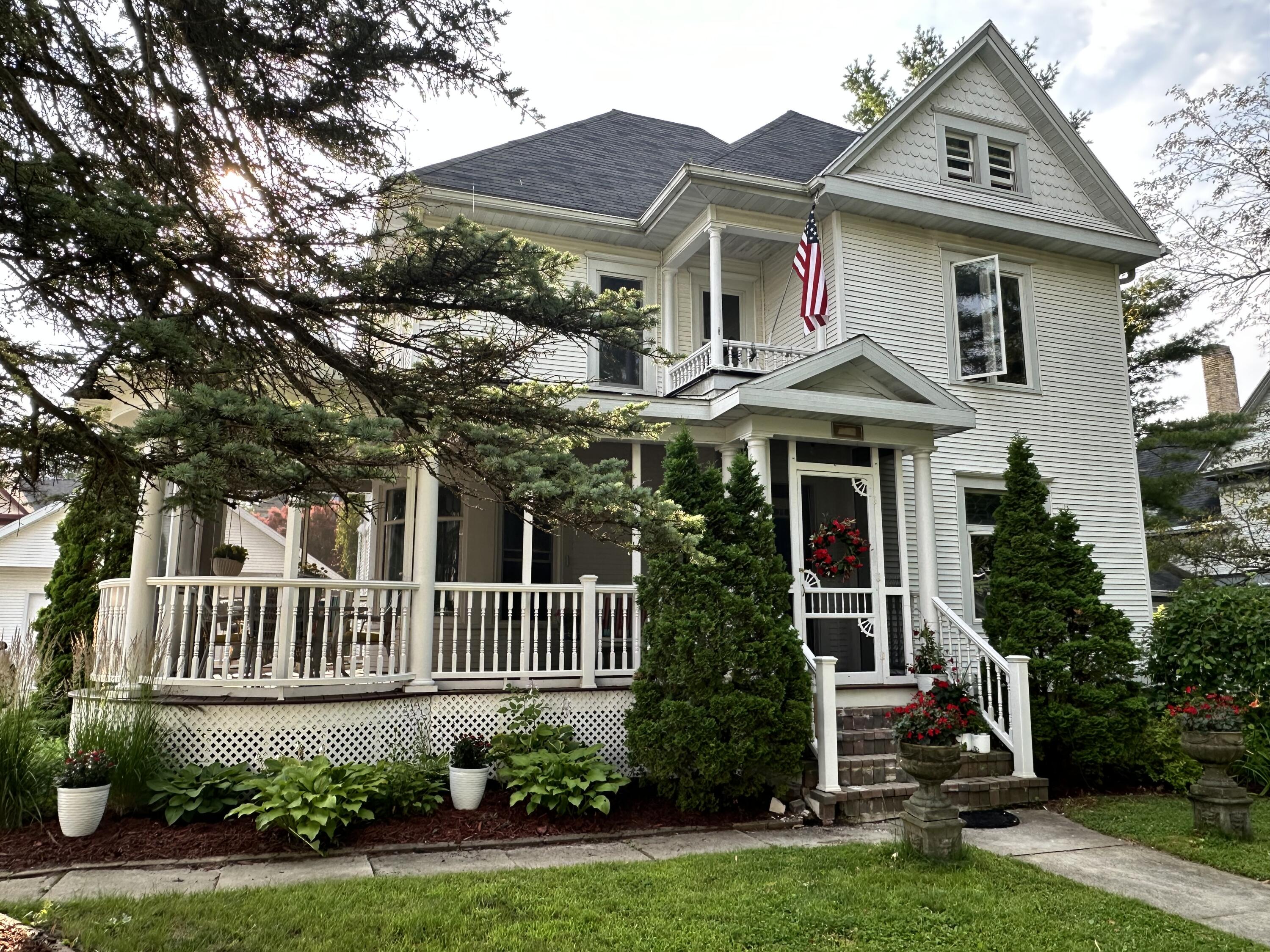 Wisconsin Lake Home for sale (MLS#: 1883002) at 126 S Lake St, in Elkhart Lake, Wisconsin. (3 of 51)