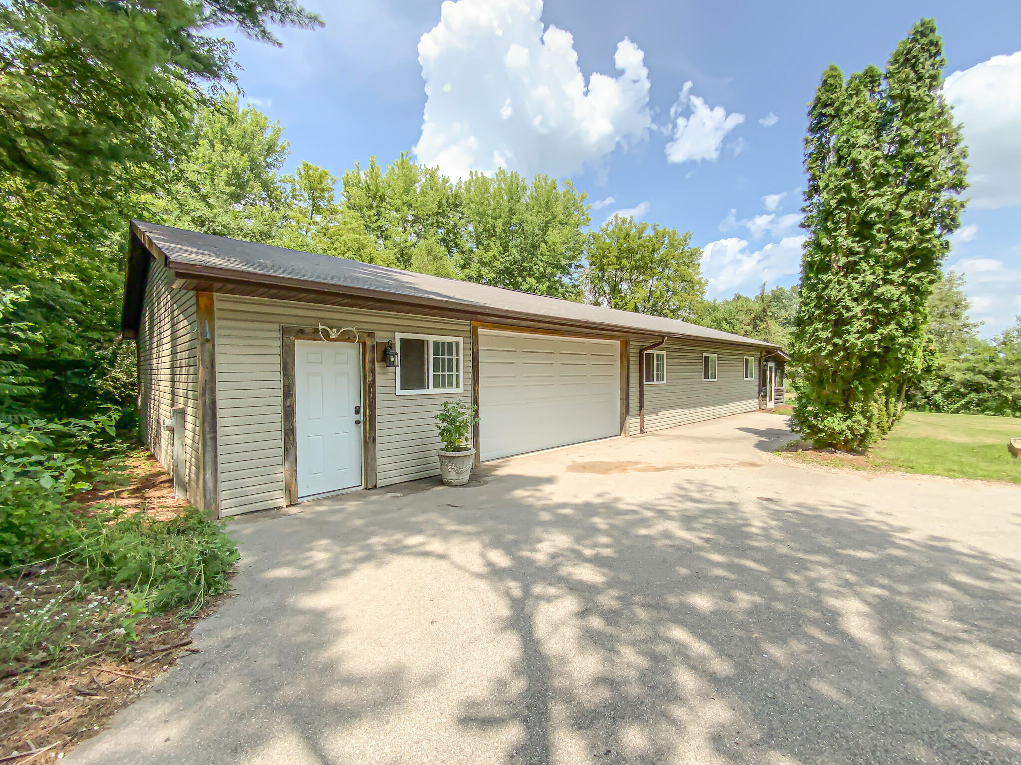 Wisconsin Lake Home for sale (MLS#: 1883478) at W5128  Chantenay Ter, in Sugar Creek, Wisconsin. (47 of 63)