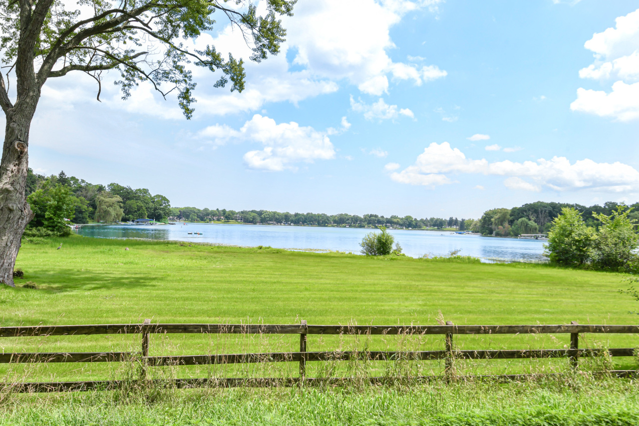 Wisconsin Lake Home for sale (MLS#: 1883998) at W307 N Circle Dr, in Bloomfield, Wisconsin. (8 of 40)