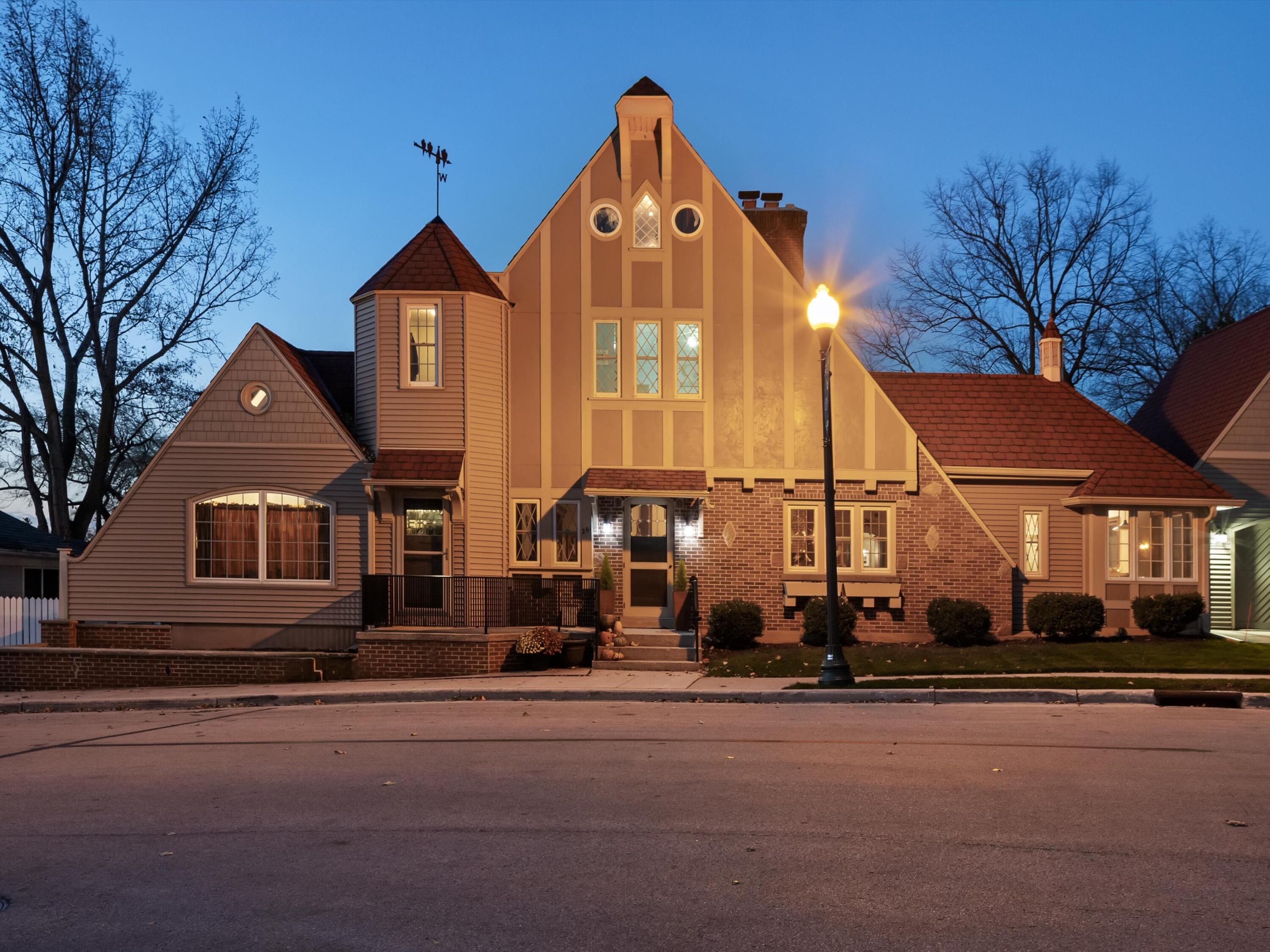 Wisconsin Lake Home for sale (MLS#: 1884968) at 281 S Lake St, in Elkhart Lake, Wisconsin. (13 of 103)