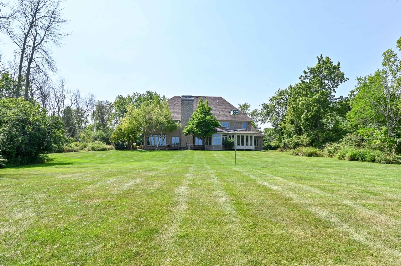 Wisconsin Lake Home for sale (MLS#: 1885184) at 333 E Pioneer Rd, in Mequon, Wisconsin. (33 of 40)