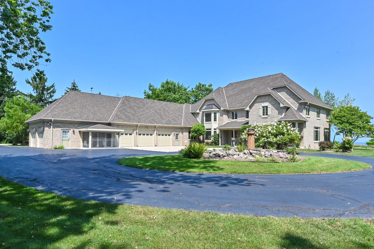 Wisconsin Lake Home for sale (MLS#: 1885184) at 333 E Pioneer Rd, in Mequon, Wisconsin. (35 of 40)