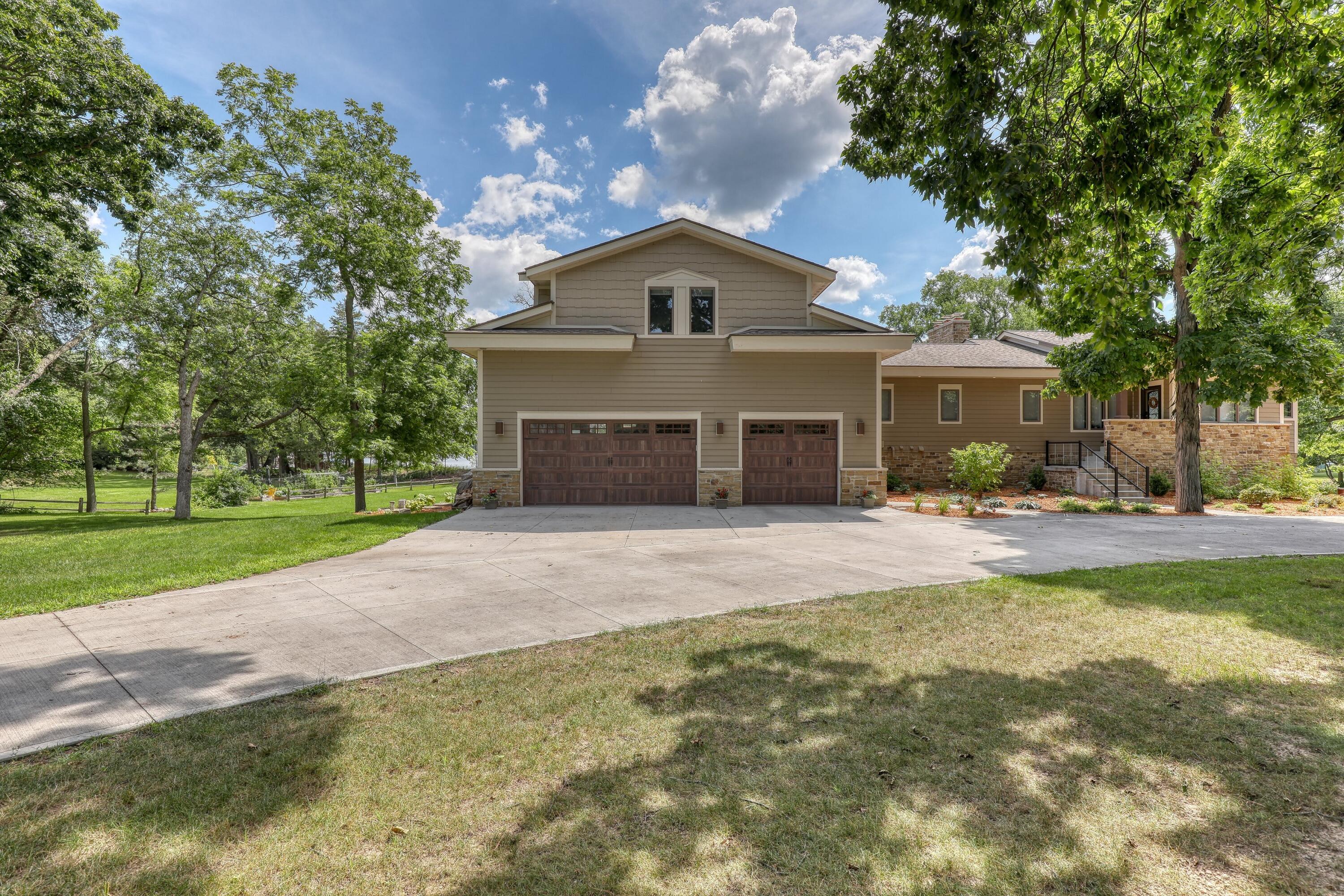 Wisconsin Lake Home for sale (MLS#: 1885272) at 1548 N Dousman Rd, in Summit, Wisconsin. (11 of 74)