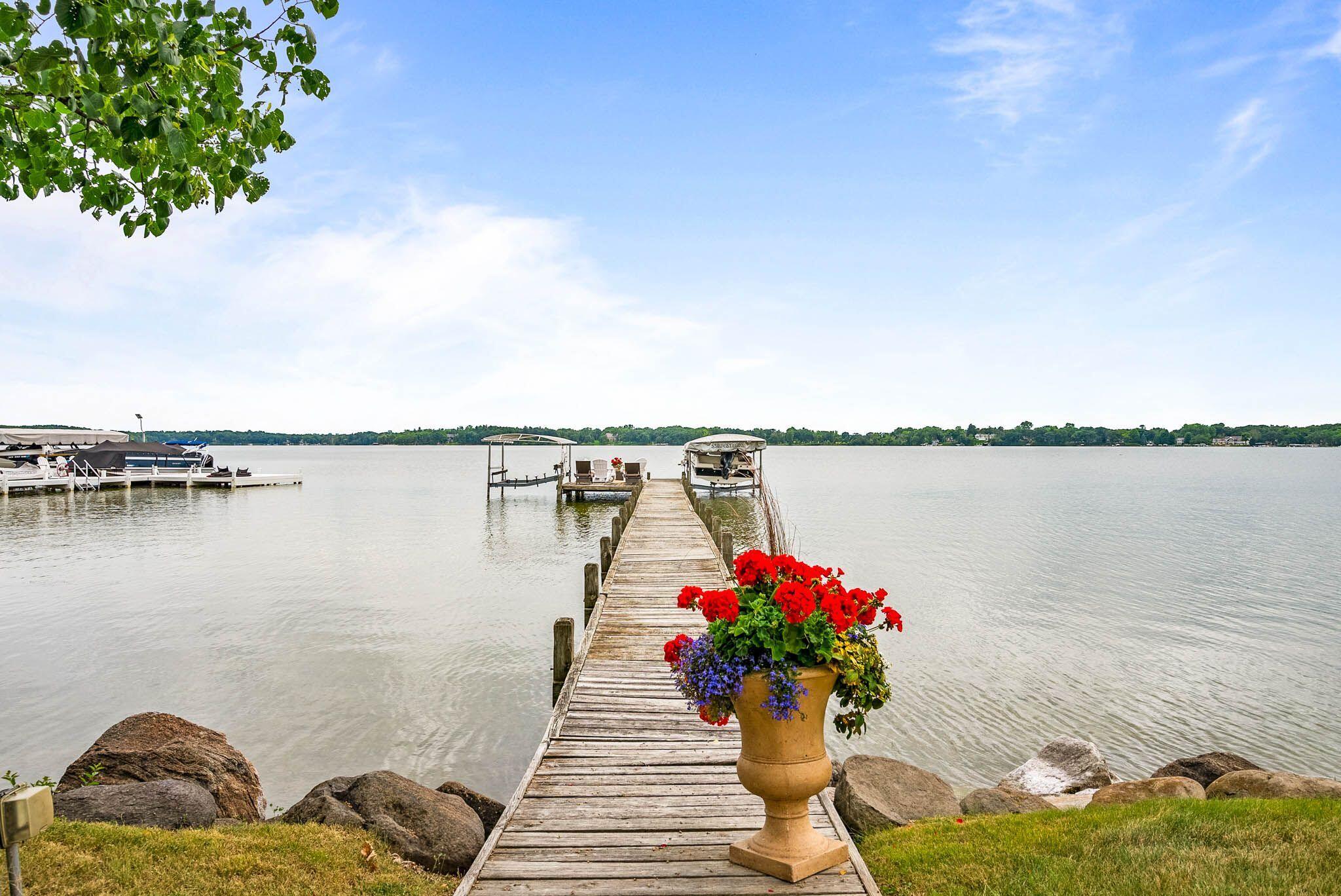 Wisconsin Lake Home for sale (MLS#: 1886164) at 36082 N Beach Rd, in Oconomowoc Lake, Wisconsin. (6 of 21)