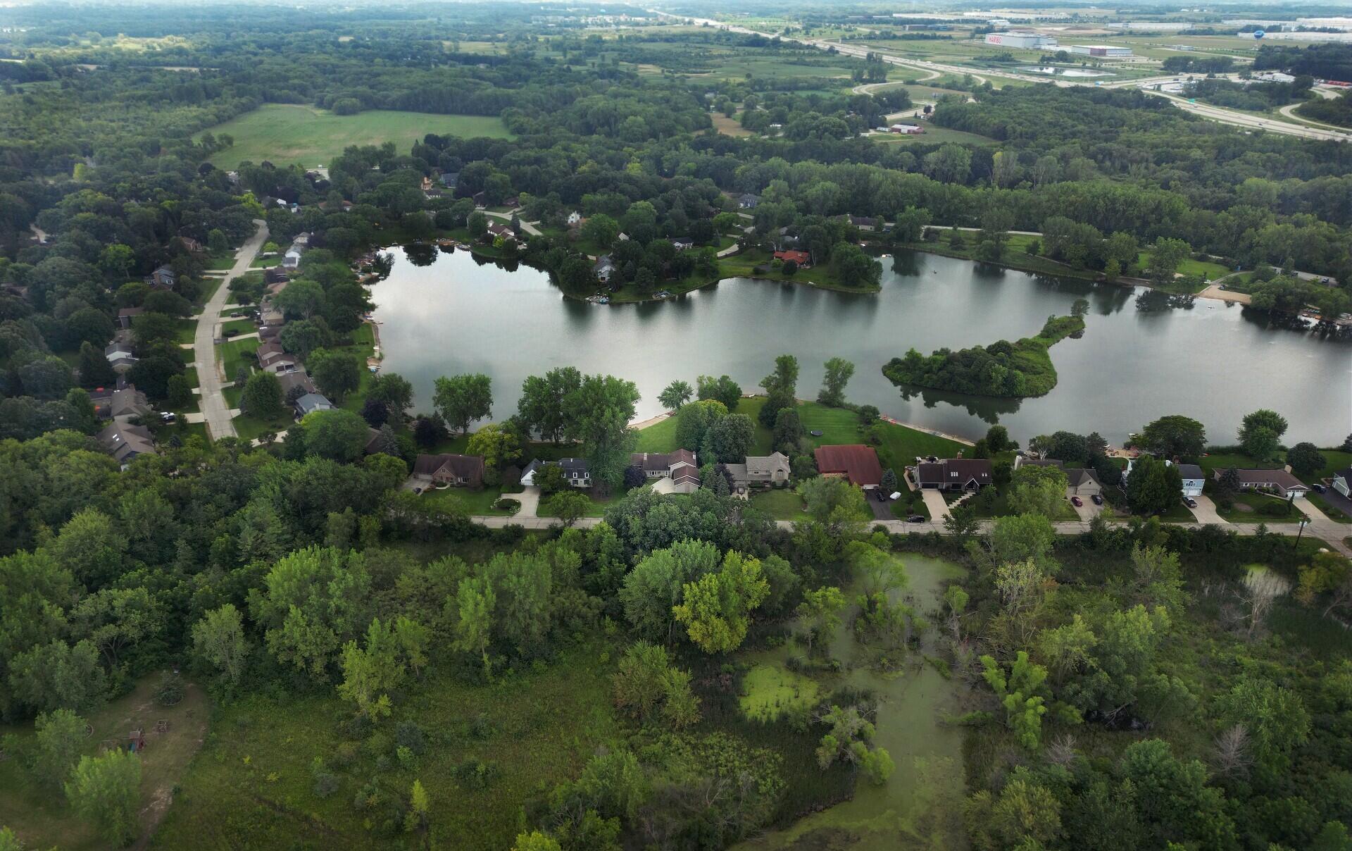 Wisconsin Lake Home for sale (MLS#: 1886175) at 11111  84th St, in Pleasant Prairie, Wisconsin. (33 of 35)