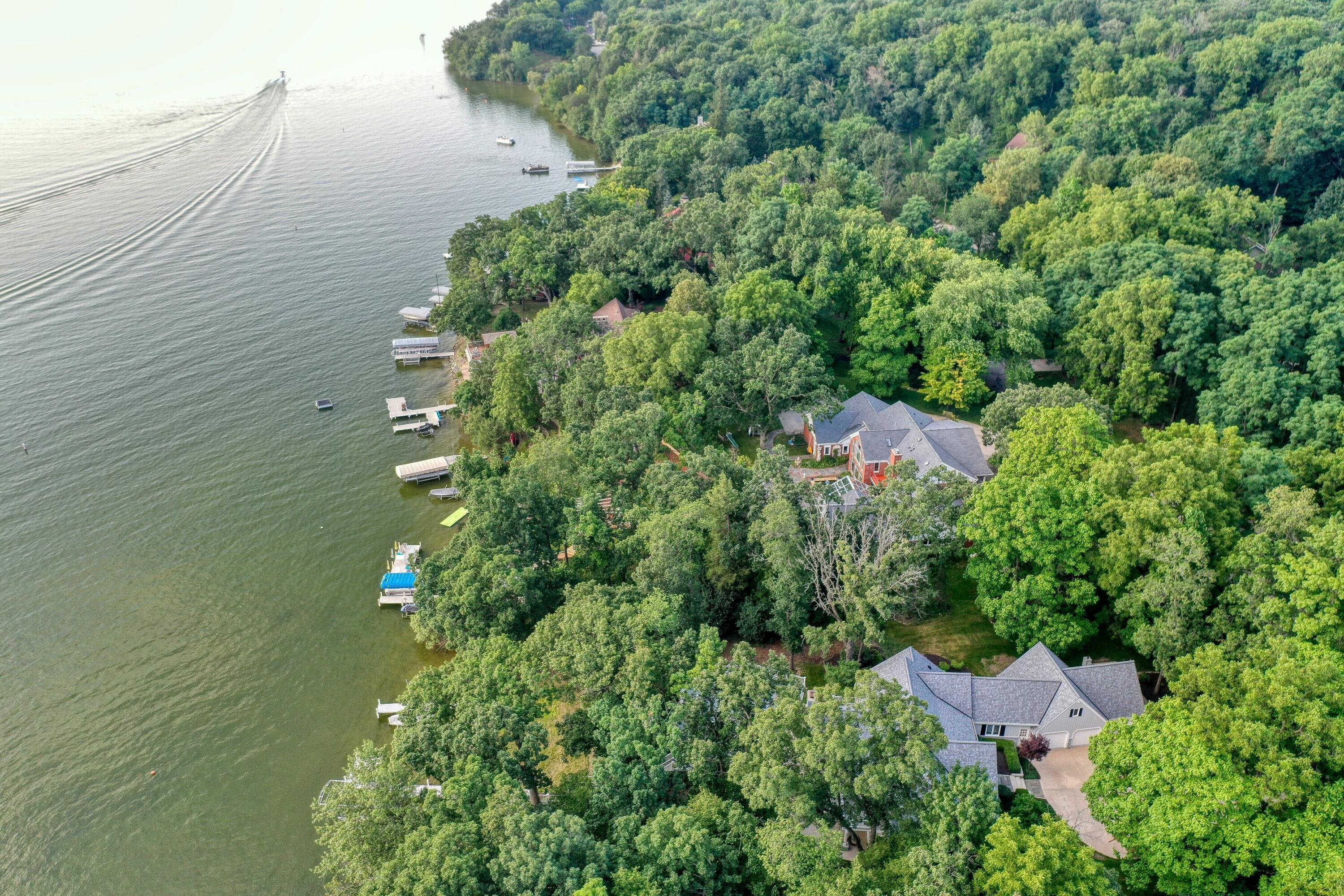 Wisconsin Lake Home for sale (MLS#: 1886248) at 615  Garrison Ct, in Delafield, Wisconsin. (11 of 56)