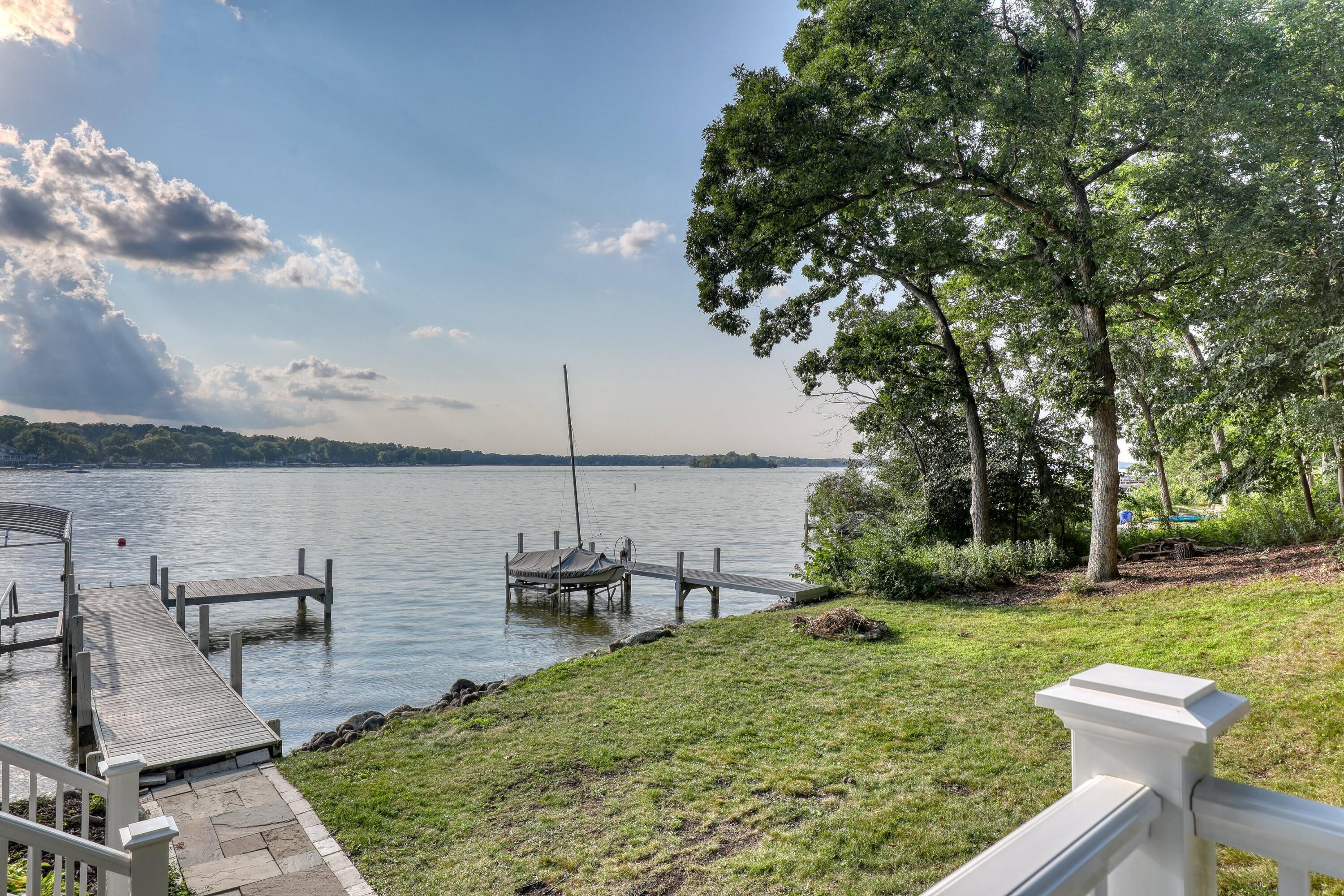 Wisconsin Lake Home for sale (MLS#: 1886248) at 615  Garrison Ct, in Delafield, Wisconsin. (7 of 56)