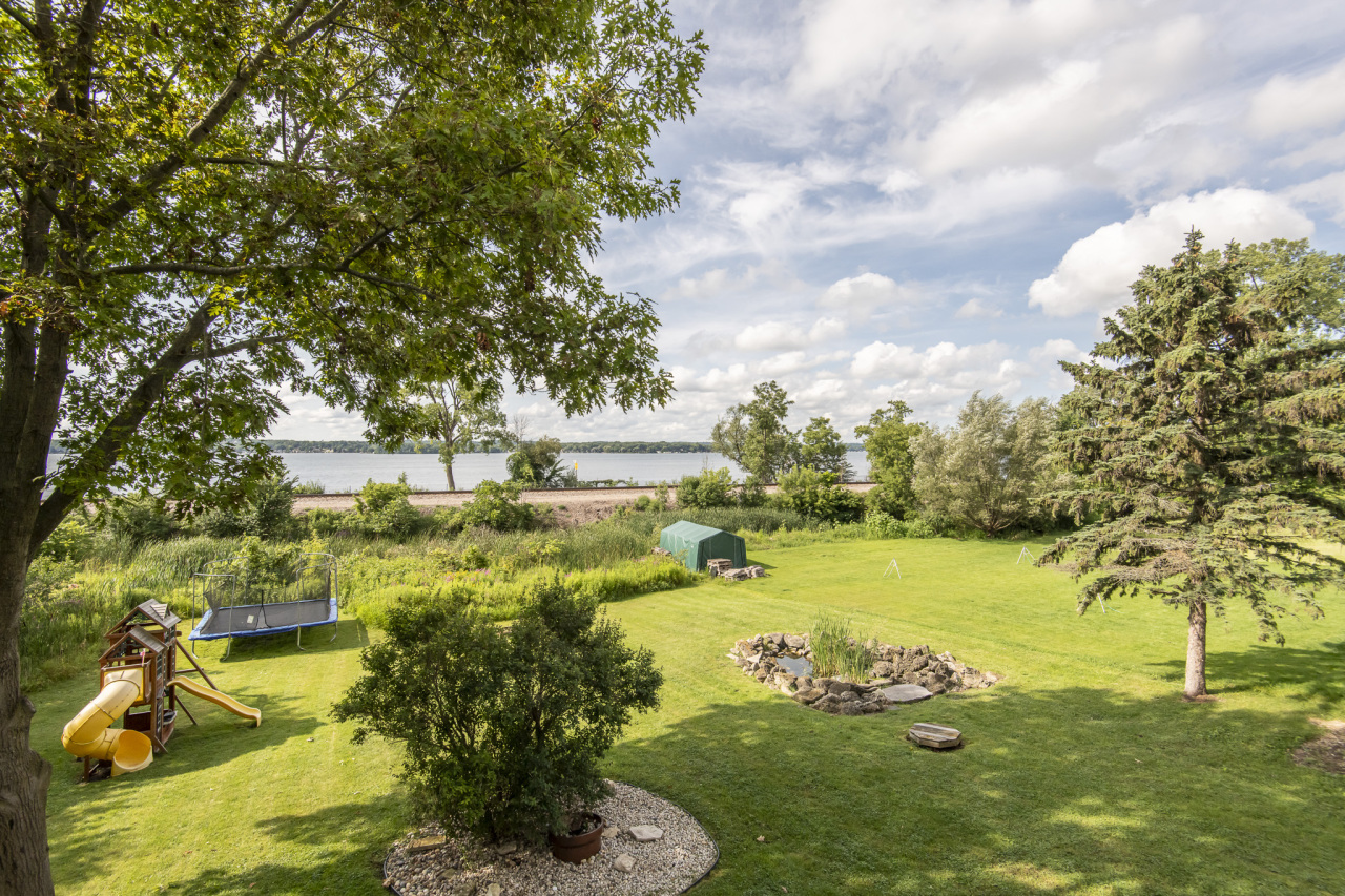 Wisconsin Lake Home for sale (MLS#: 1886960) at N39W27383  Hillside Grove Rd, in Pewaukee, Wisconsin. (11 of 50)