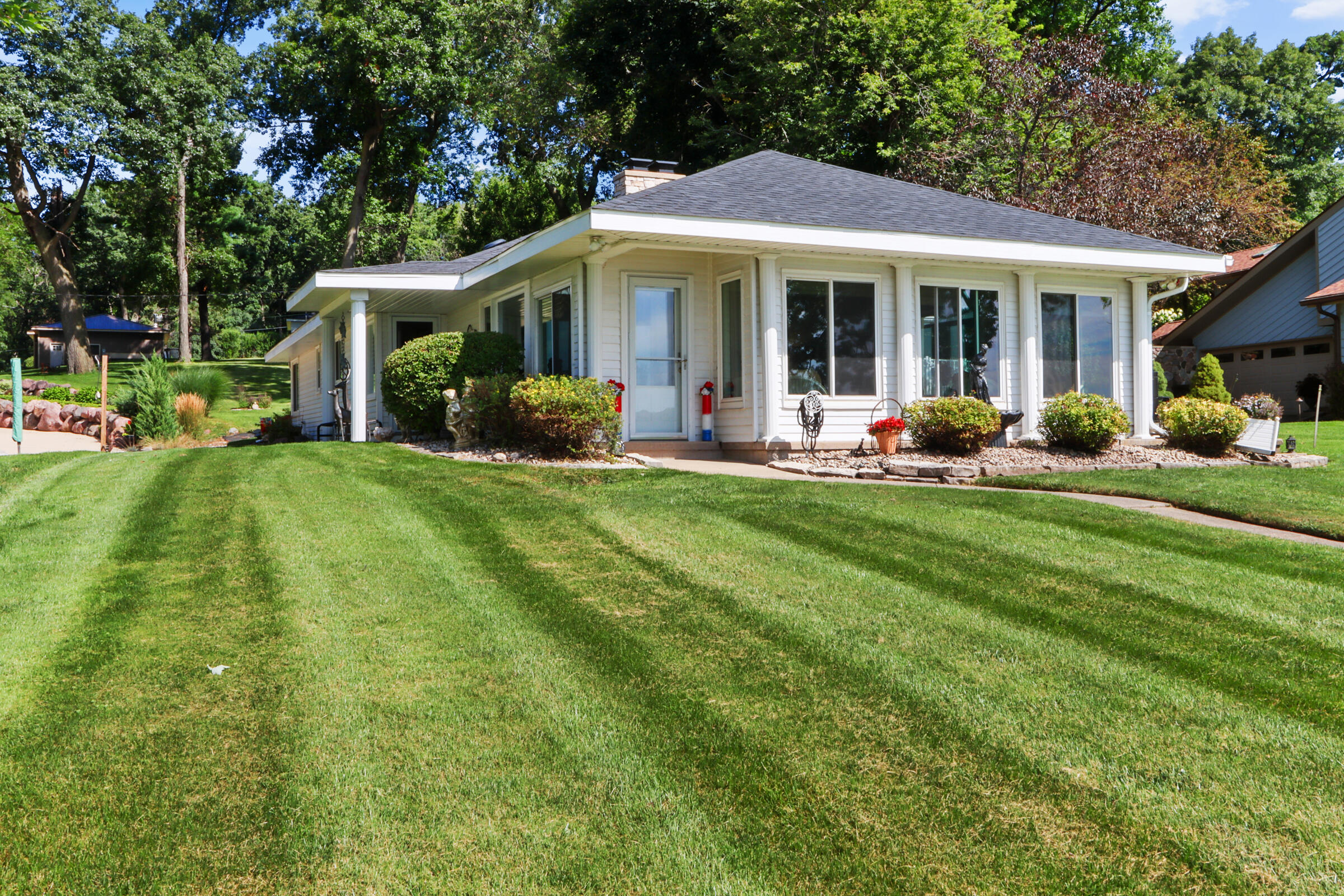 Wisconsin Lake Home for sale (MLS#: 1887610) at 2348  North Shore Dr, in Delavan, Wisconsin. (2 of 53)